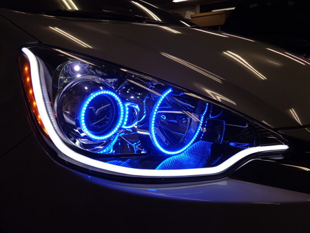 トヨタＡＱＵＡ　京都府　イカリング・ＮＥＷアウディ風ＬＥＤ取付　スモール時　運転席側
