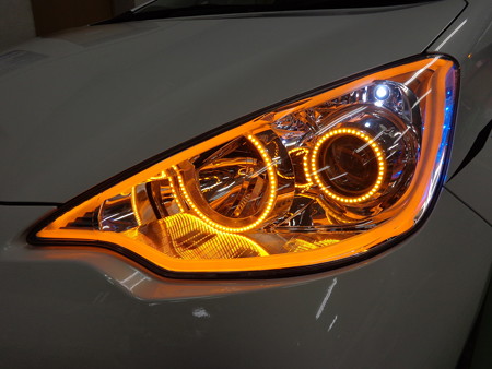 トヨタＡＱＵＡ　岐阜県　ＮＥＷアウディ風ＬＥＤ・イカリング　ウインカー連動　助手席側