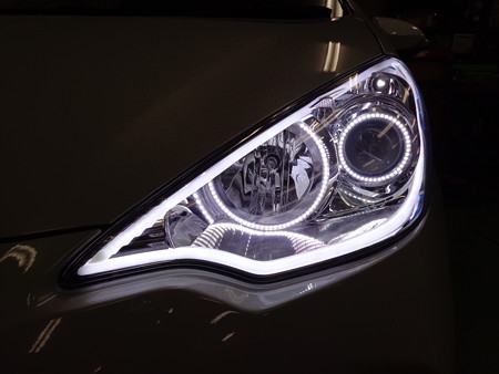 トヨタＡＱＵＡ　岐阜県　ＮＥＷアウディ風ＬＥＤ・イカリング　助手席側