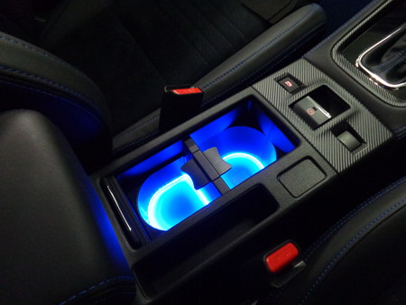 レヴォーグ　ドリンクホルダーＬＥＤ取付　ブルー