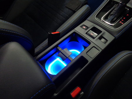 レヴォーグ　ドリンクホルダーＬＥＤ取付　青