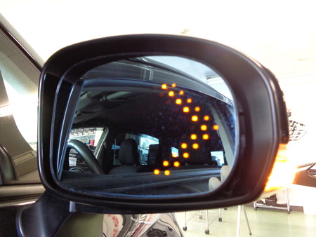 プリウスα　茨城県　ＬＥＤ流星ウインカー内蔵ドアミラー取付　運転席