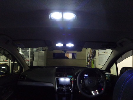 レヴォーグ　神奈川県　ルームランプＬＥＤ交換