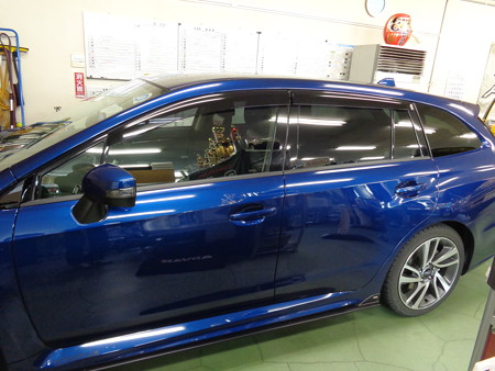 レヴォーグ　ウインドウモールカーボンシート施工後