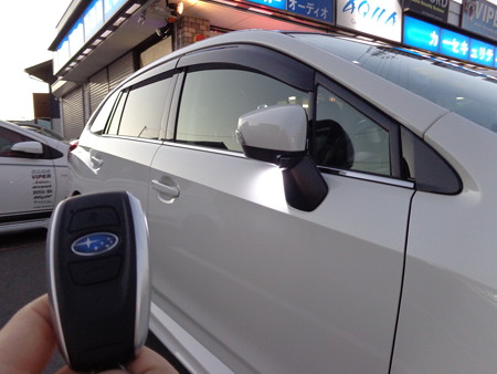 レヴォーグ　埼玉県　ロック連動ミラー格納ユニット取付