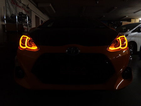 トヨタＡＱＵＡ　ヘッドライト加工　ＮＥＷアウディ風ＬＥＤ　オレンジ