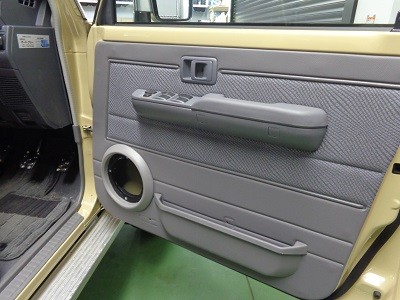 ランクル７０　ドアスピーカー取付加工後
