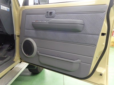 ランクル７０　ドアスピーカー取付加工後