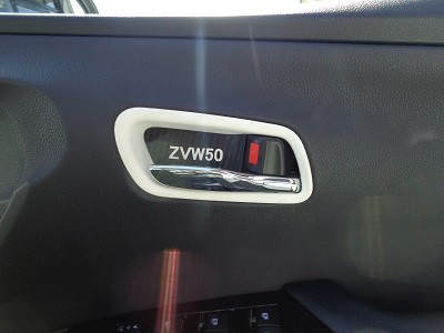プリウス　インナードアハンドルカバー４点セット　カーボンシート　ZVW50ロゴ