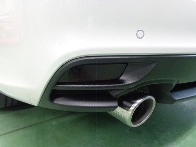 レヴォーグ　リアバンパーリフレクター　スモークフィルム貼り込み