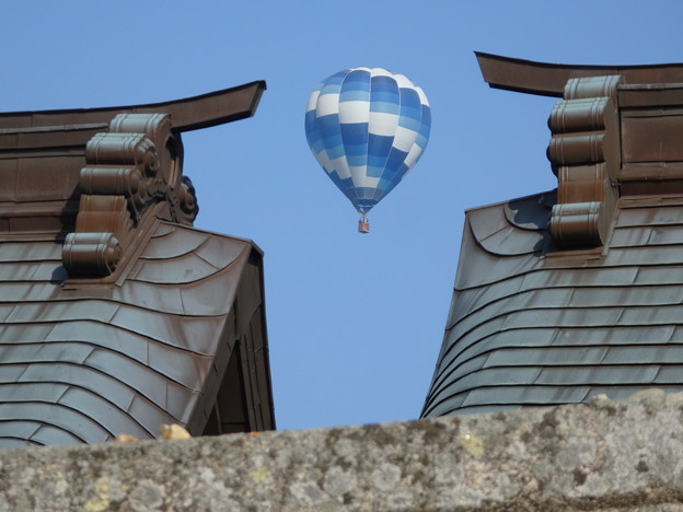 神社と熱気球