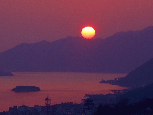 竜王山に乗っかる夕陽～大寒～