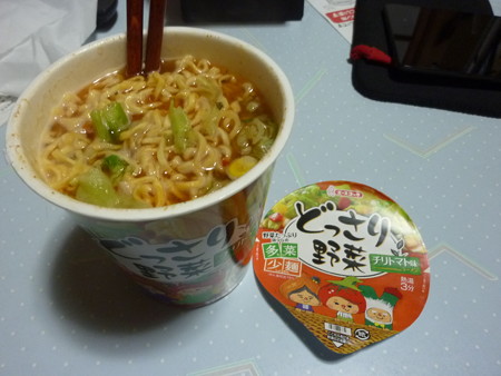 エースコック どっさり野菜チリトマト味