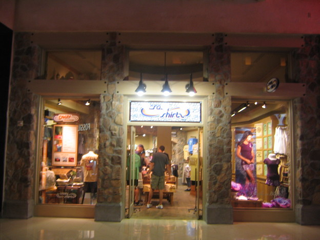 Crazy Shirts - Entrance