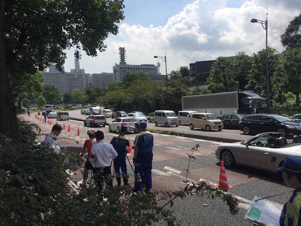 皇居沿いの三宅坂から桜田門まで車線規制