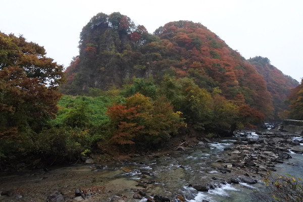 秋田の紅葉の名所「岨谷峡」