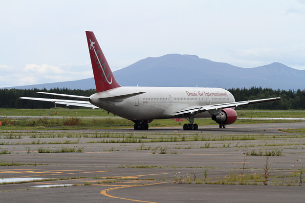 B767 N477AX Omni Air International (2)