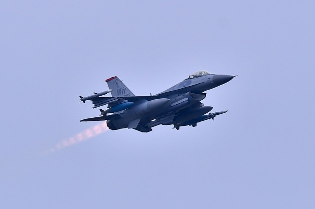 Photos: 三沢基地。。三沢のWW F-16アフターバーナー焚いて上がり